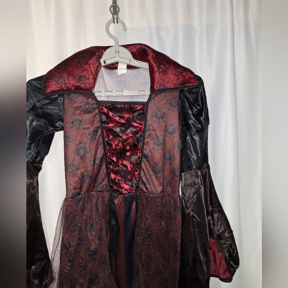 Elegant Black and Red Women's Halloween Vampire Dress - Picture 3 of 10